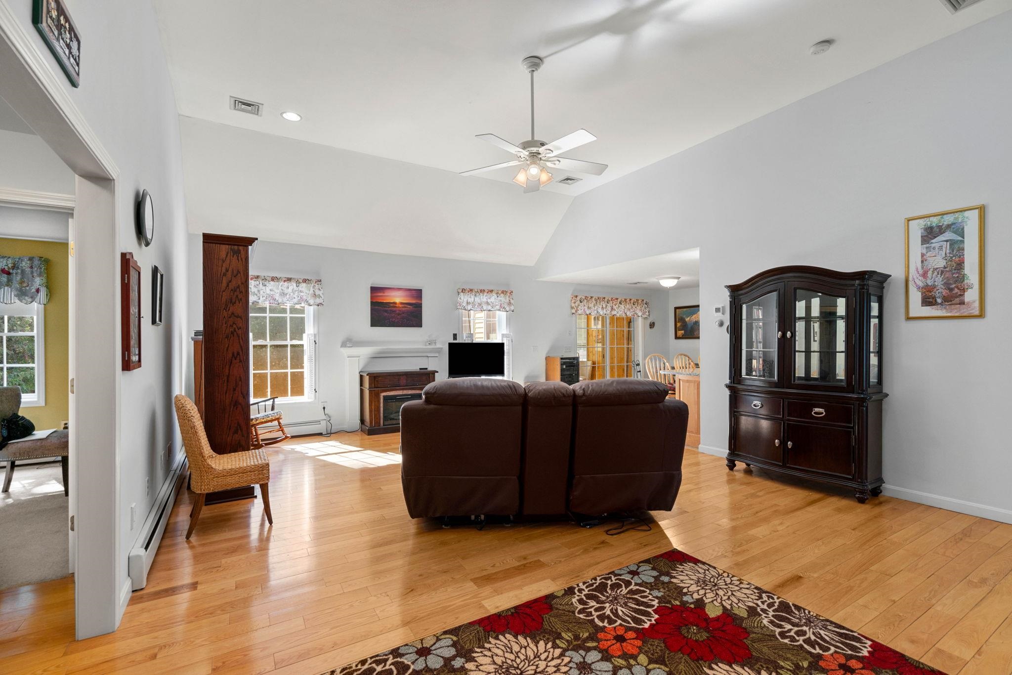 Chester, New Hampshire, 03036, United States, 3 Bedrooms Bedrooms, ,2 BathroomsBathrooms,Residential,For Sale,1926027