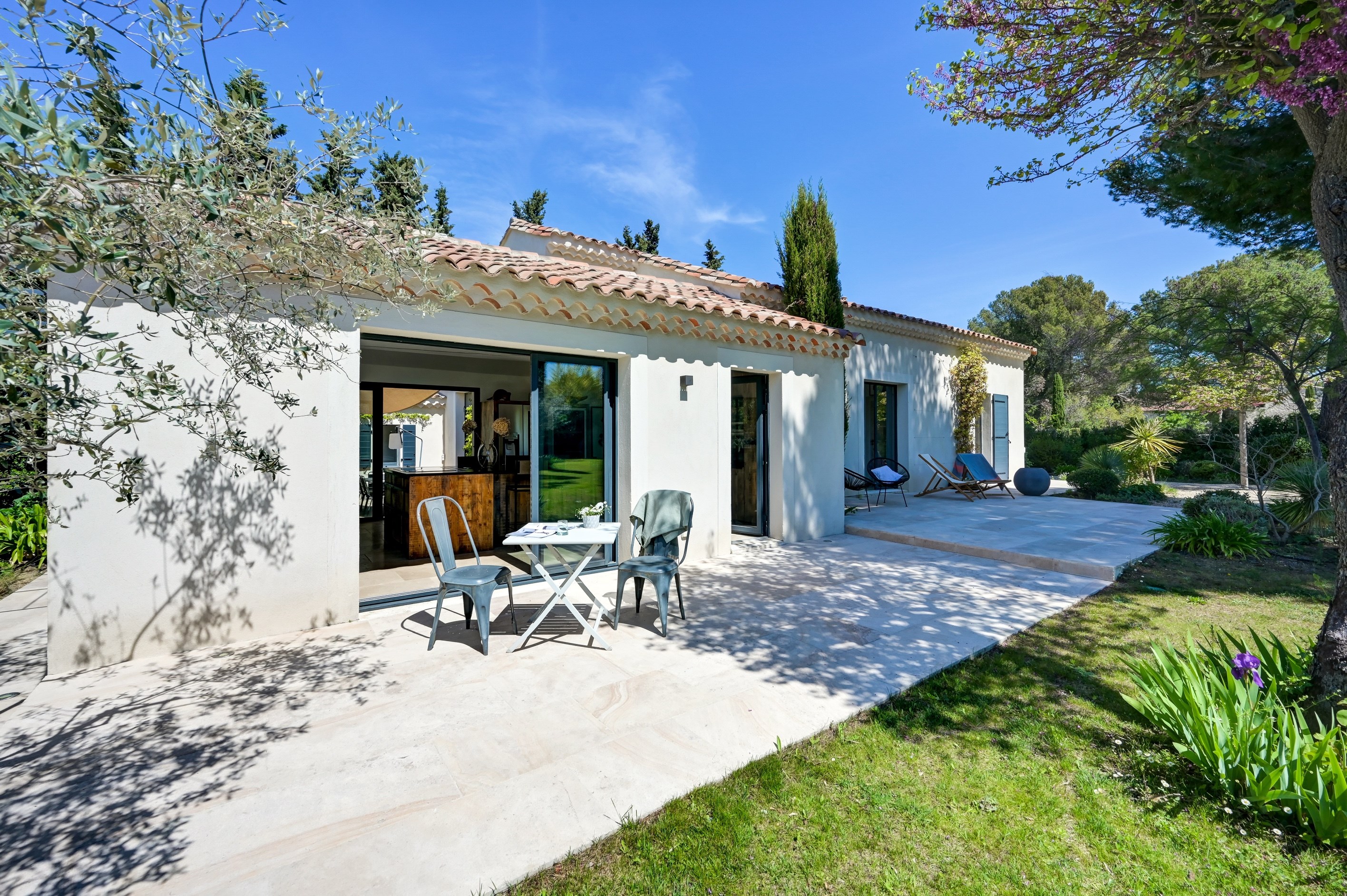  Exclusive. Rare in Eygalières, beautiful renovated house in the village center … - 物件實景