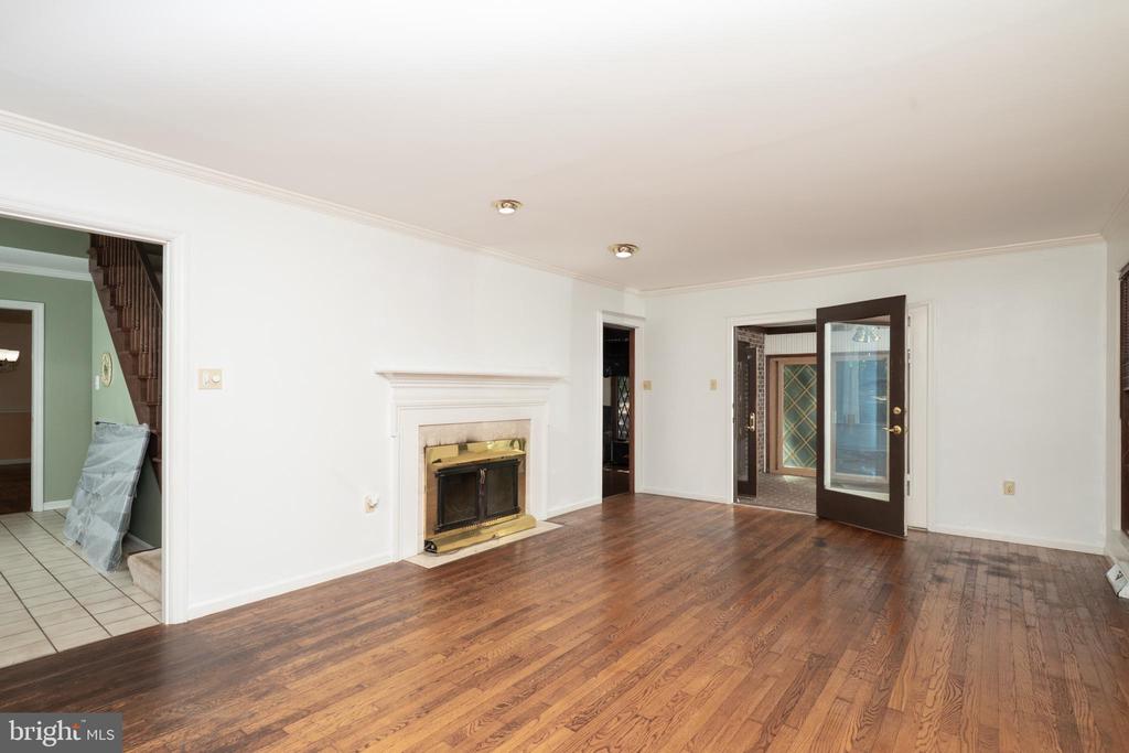 Reading, Pennsylvania, 19607, United States, 4 Bedrooms Bedrooms, ,4 BathroomsBathrooms,Residential,For Sale,1951295