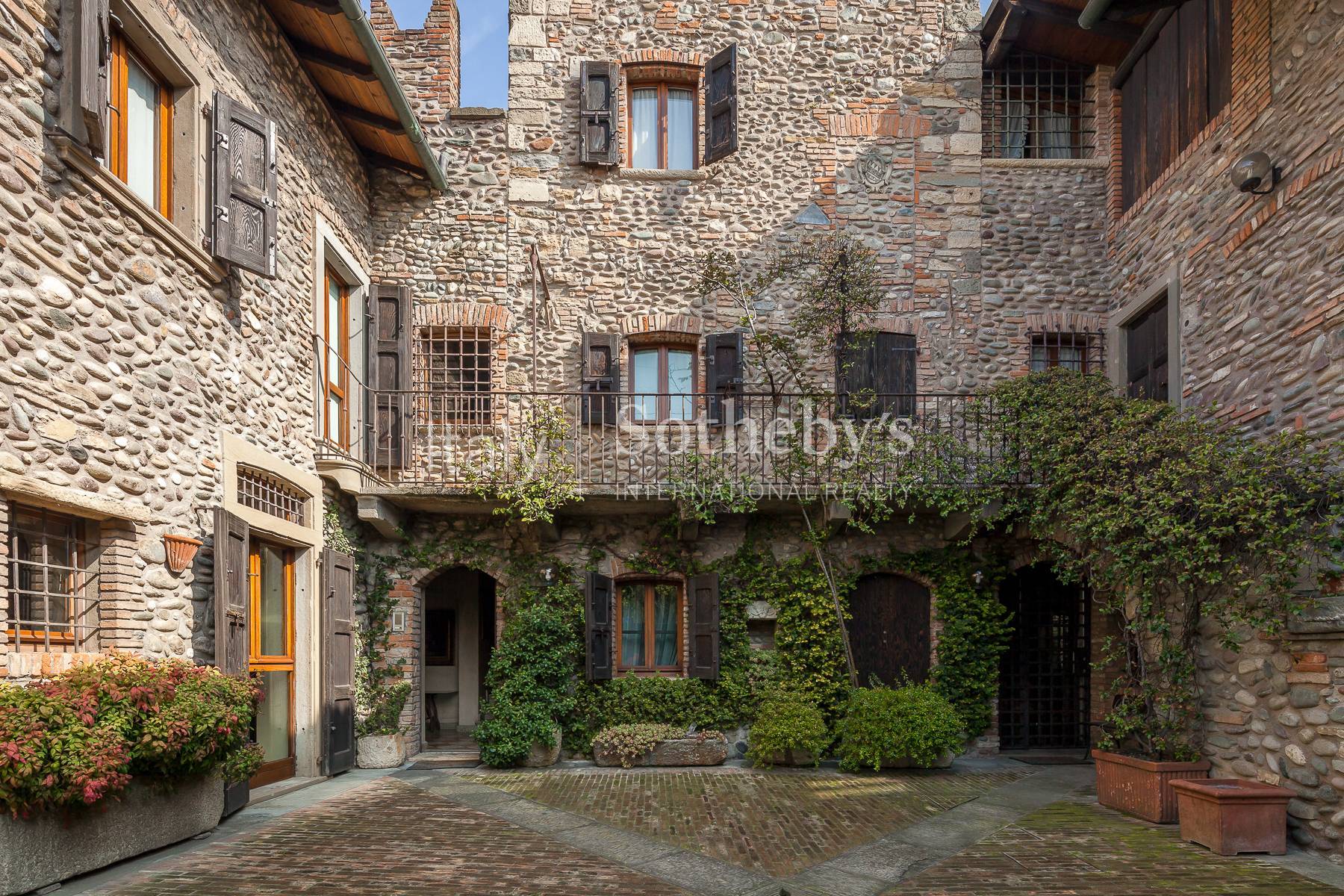  Period Castle with Medieval Tower between Milan and Bergamo - 物件實景