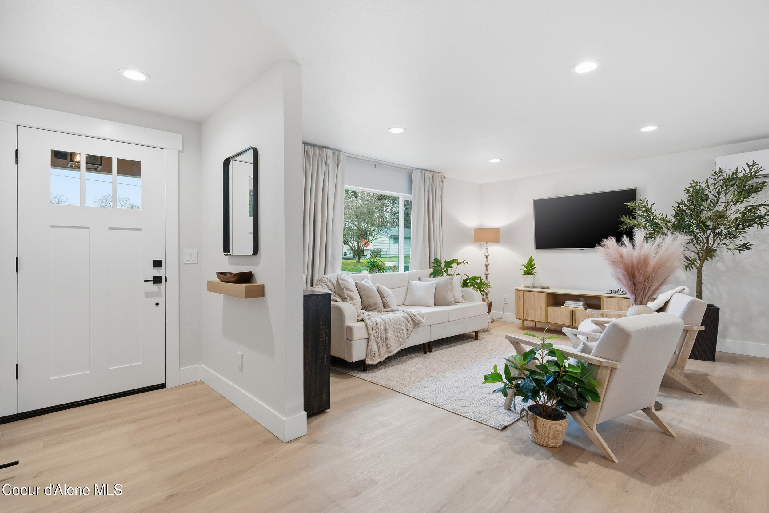 Coeur d'Alene, Idaho, 83814, United States, 2 Bedrooms Bedrooms, ,1 BathroomBathrooms,Residential,For Sale,2010997