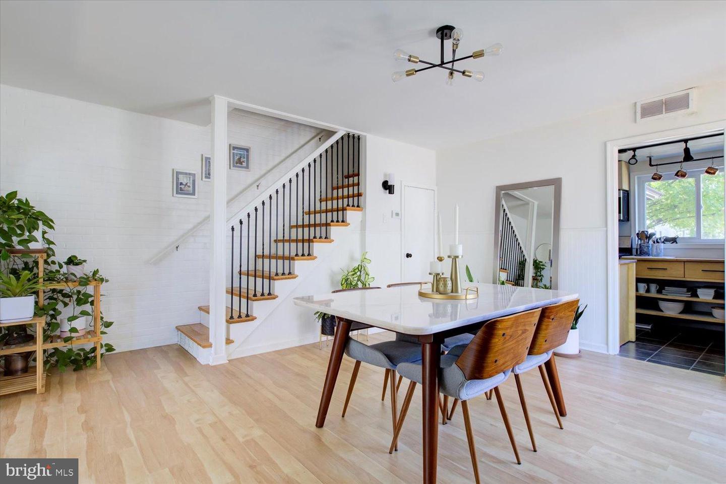 Arlington, Virginia, 22204, United States, 2 Bedrooms Bedrooms, ,1 BathroomBathrooms,Residential,For Sale,1951010