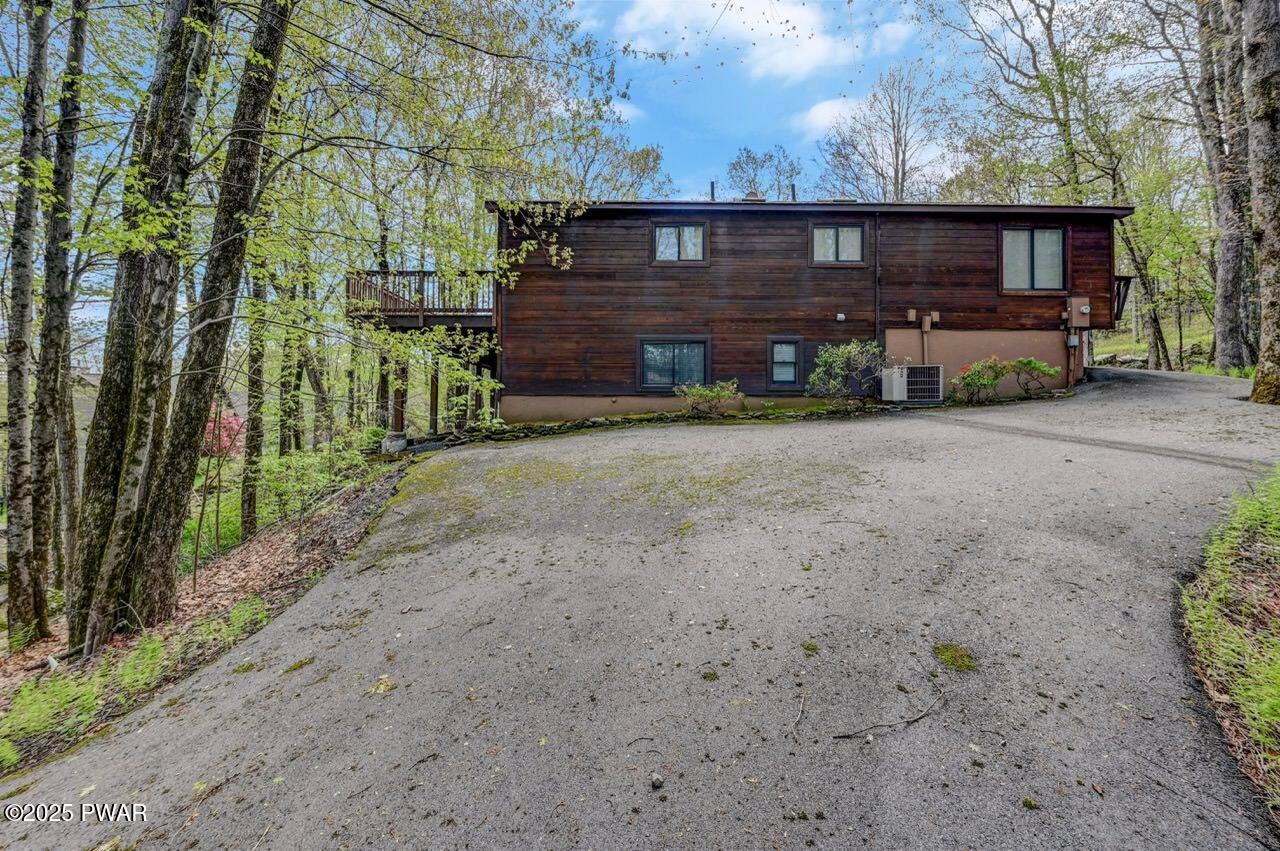 Lords Valley, Pennsylvania, 18428, United States, 5 Bedrooms Bedrooms, ,3 BathroomsBathrooms,Residential,For Sale,1977416