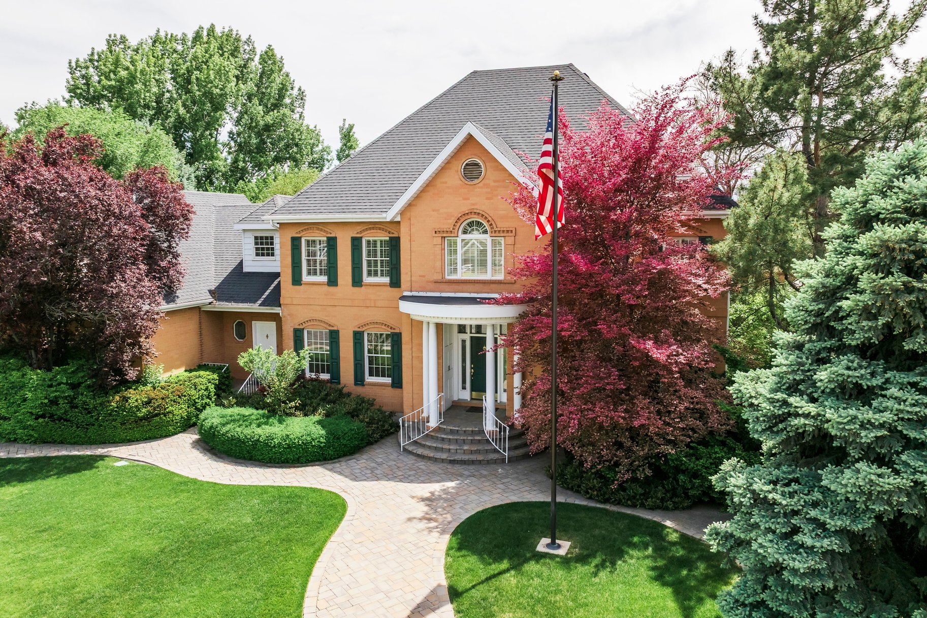  Custom Brick Beauty on Quiet Cul-de-Sac with Luxury Outdoor Living - 物件實景