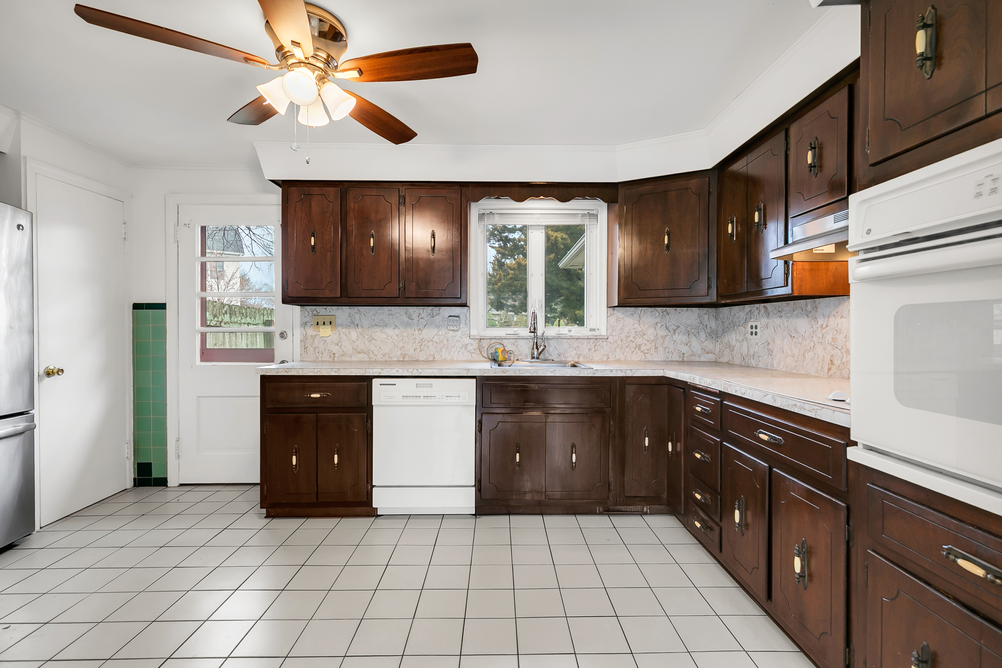  Fantastic Ranch on a Triangular  Corner Lot - 物件實景