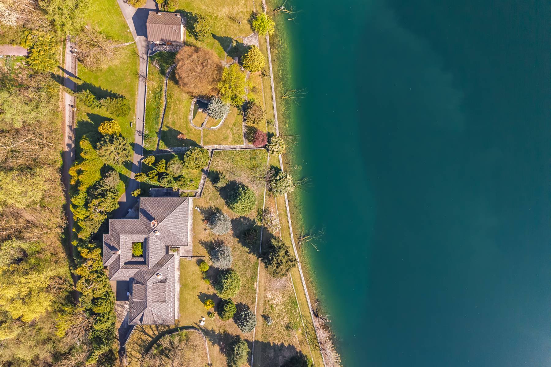  Waterfront villa with private park on Lake Avigliana - 物件實景