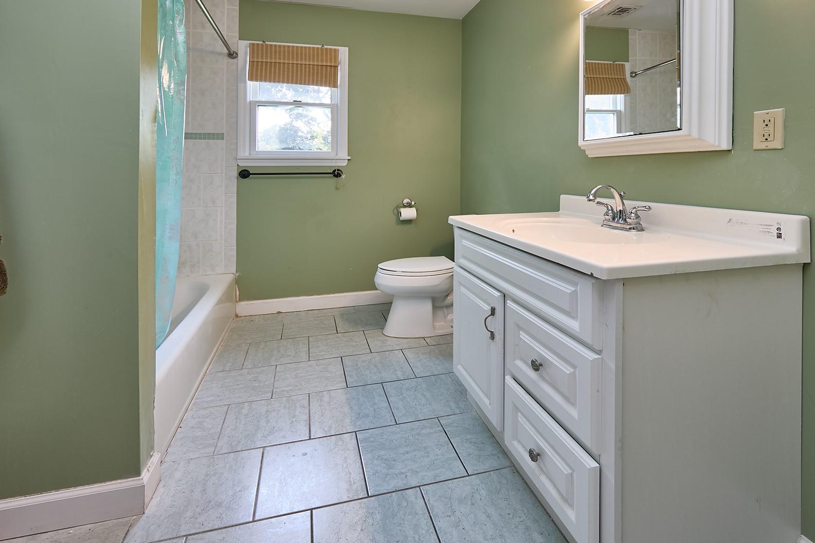Merrick, New York, 11566, United States, 4 Bedrooms Bedrooms, ,2 BathroomsBathrooms,Residential,For Sale,1923596