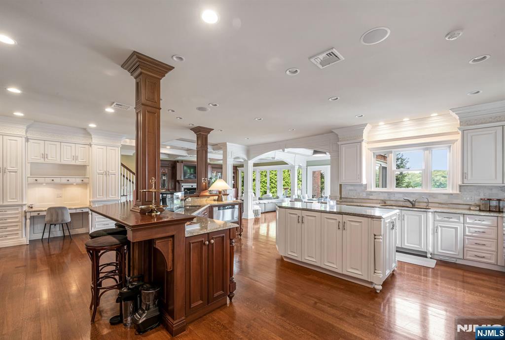 Franklin Lakes, New Jersey, 07417, United States, 6 Bedrooms Bedrooms, ,7 BathroomsBathrooms,Residential,For Sale,1903757