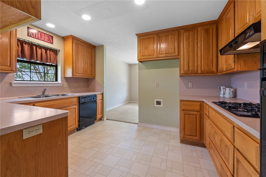 Bryan, Texas, 77808, United States, 4 Bedrooms Bedrooms, ,4 BathroomsBathrooms,Residential,For Sale,1975191