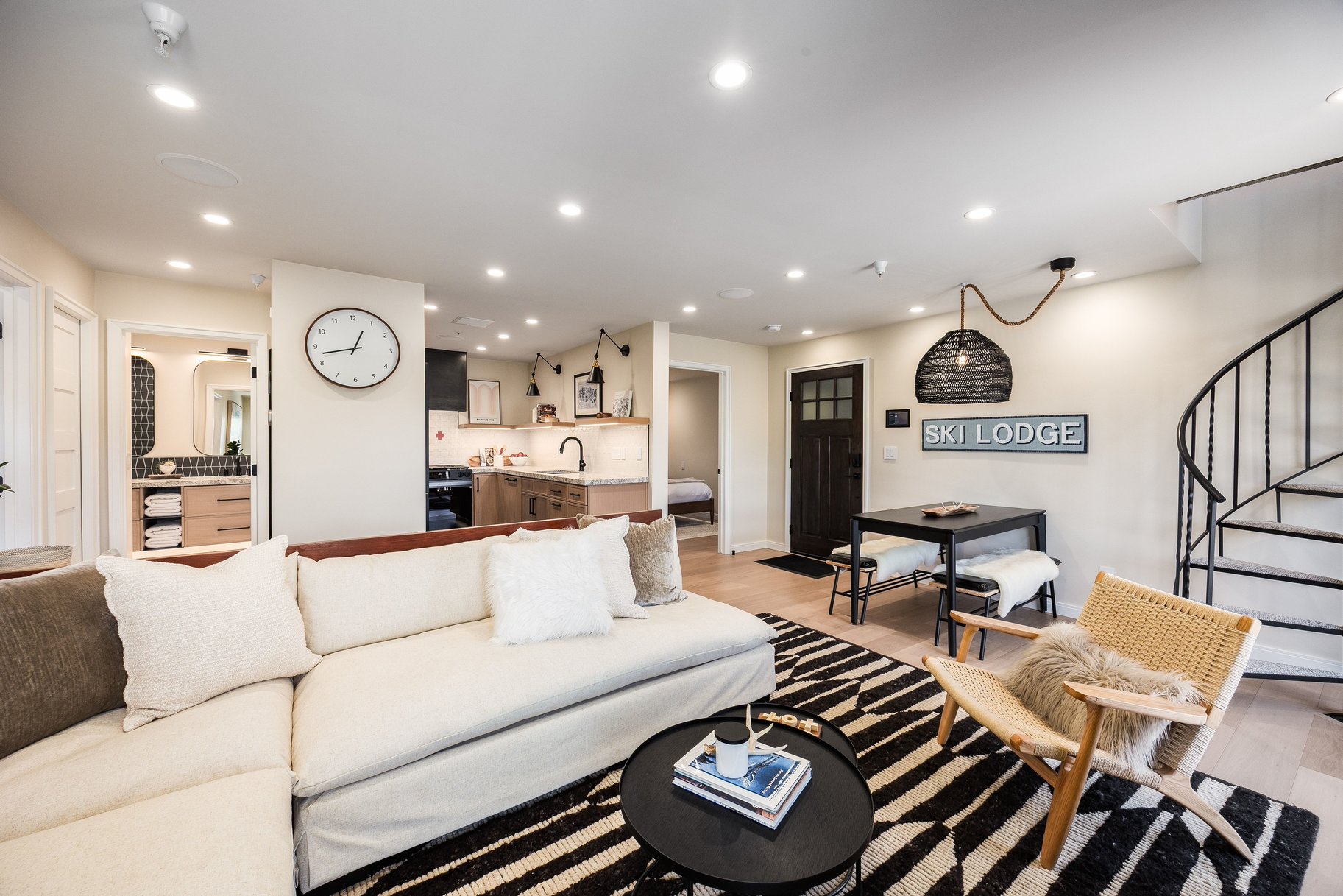  Fully Reimagined Ski-In/Ski-Out Condo — Smart Home Features - 物件實景