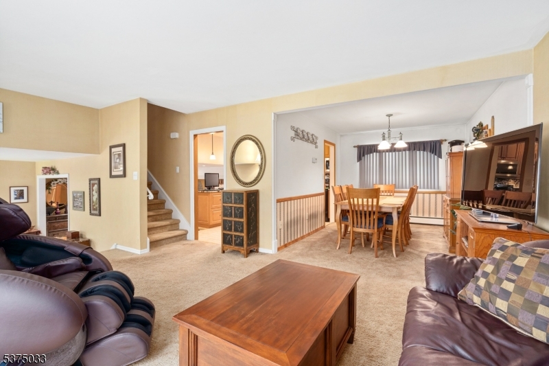 Rockaway Twp., New Jersey, 07866, United States, 3 Bedrooms Bedrooms, ,3 BathroomsBathrooms,Residential,For Sale,1906330