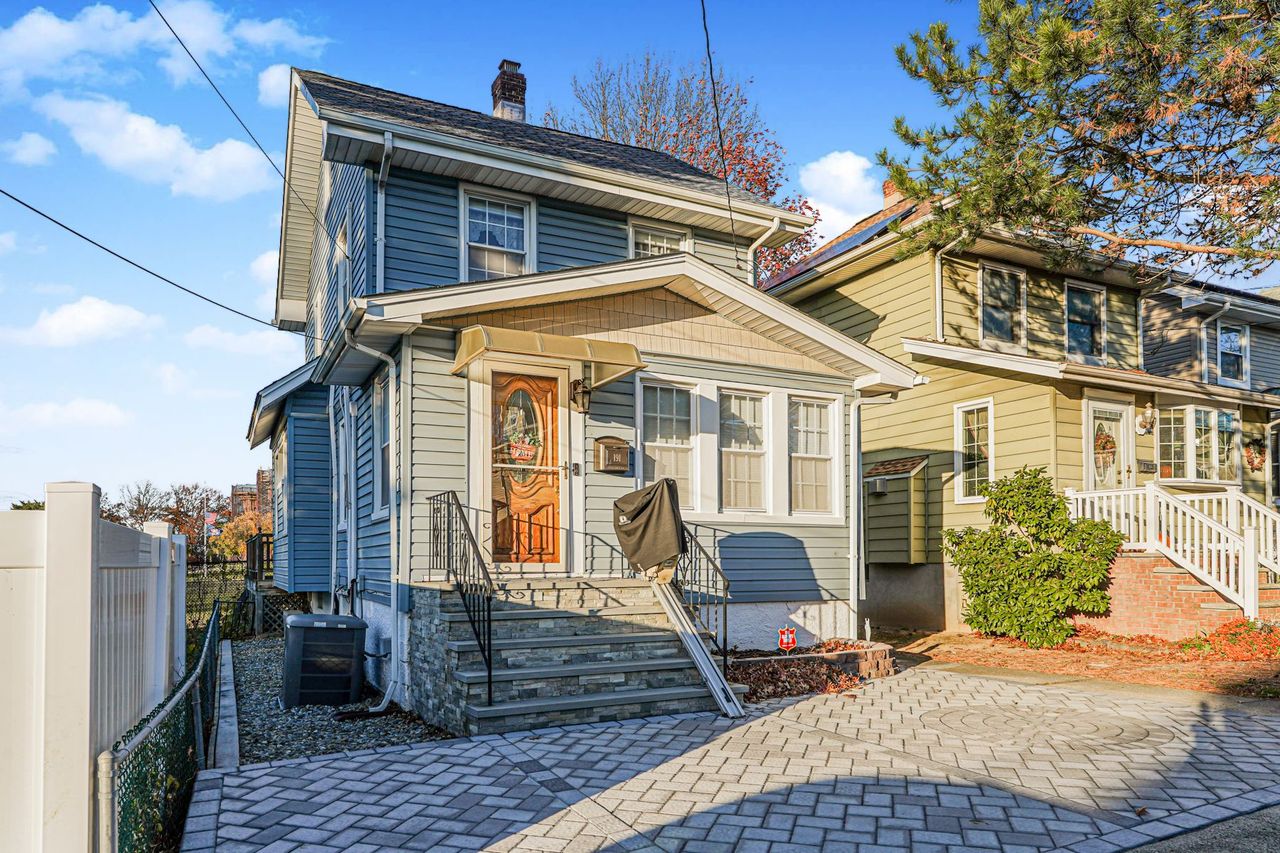 Staten Island, New York, 10314, United States, 3 Bedrooms Bedrooms, ,2 BathroomsBathrooms,Residential,For Sale,1996455