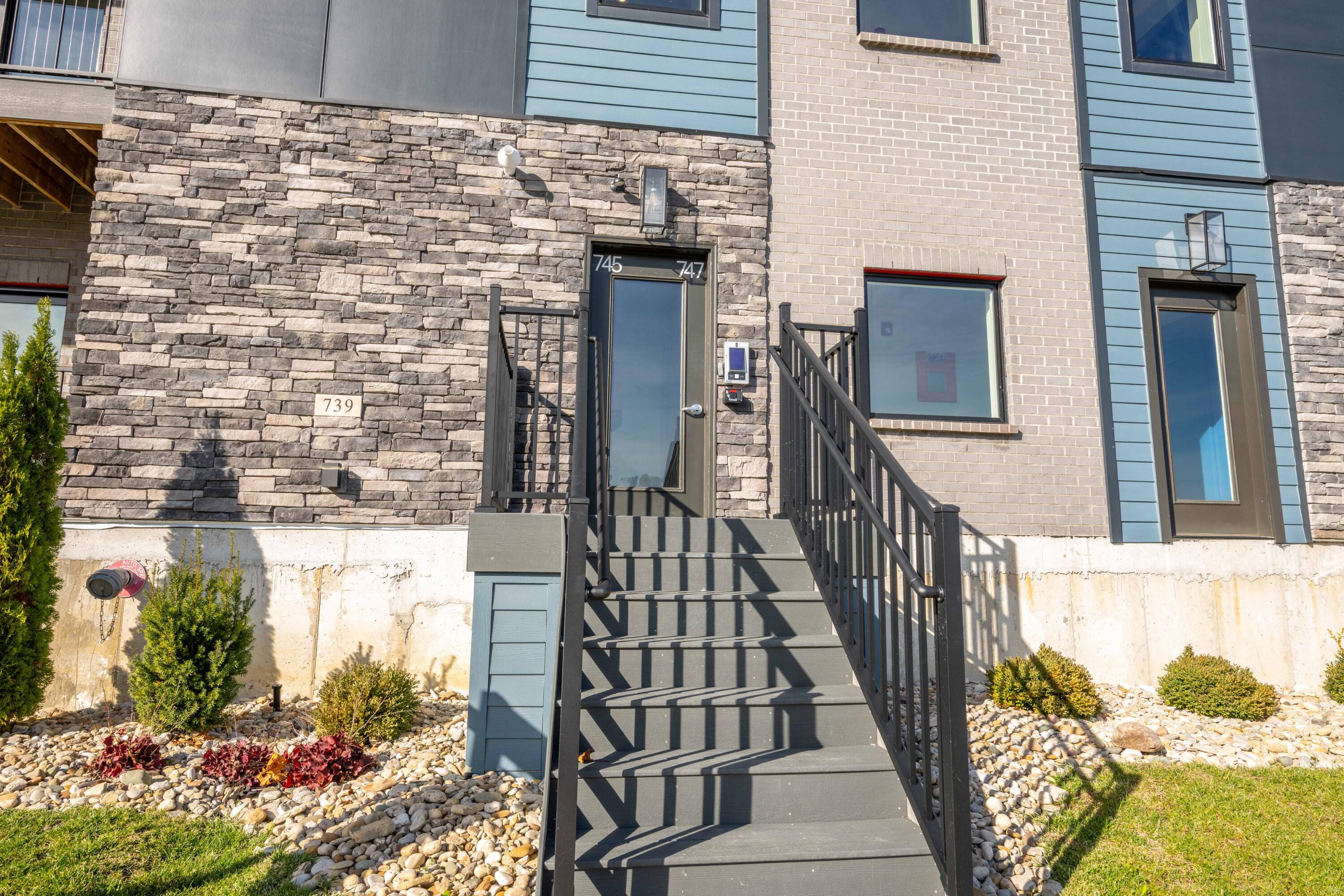 Dayton, Kentucky, 41074, United States, 2 Bedrooms Bedrooms, ,3 BathroomsBathrooms,Residential,For Sale,1994869