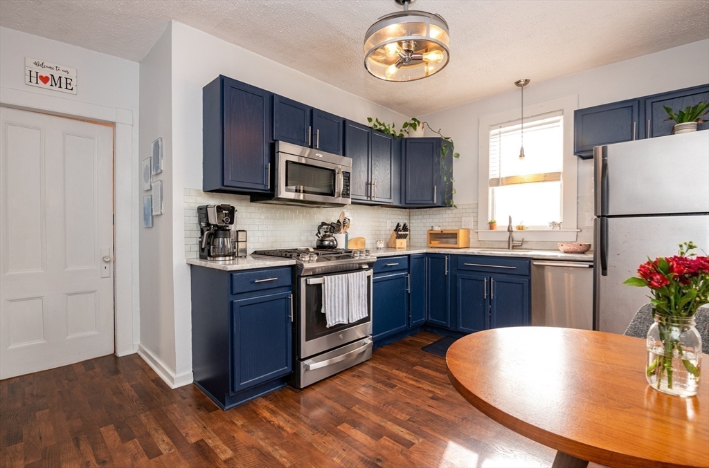 Salem, Massachusetts, 01970, United States, 3 Bedrooms Bedrooms, ,2 BathroomsBathrooms,Residential,For Sale,1990953