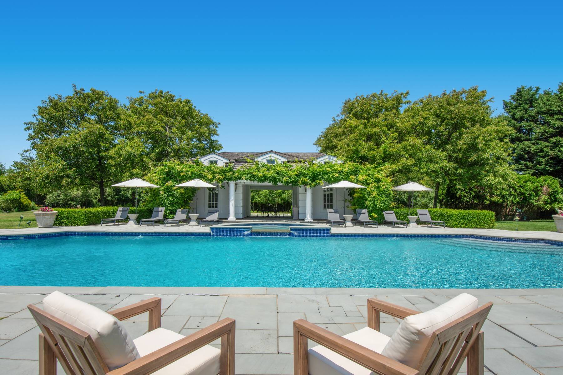  2-Acre SHV Compound, Fully Furnished, w/ Guest & Pool House - 物件實景