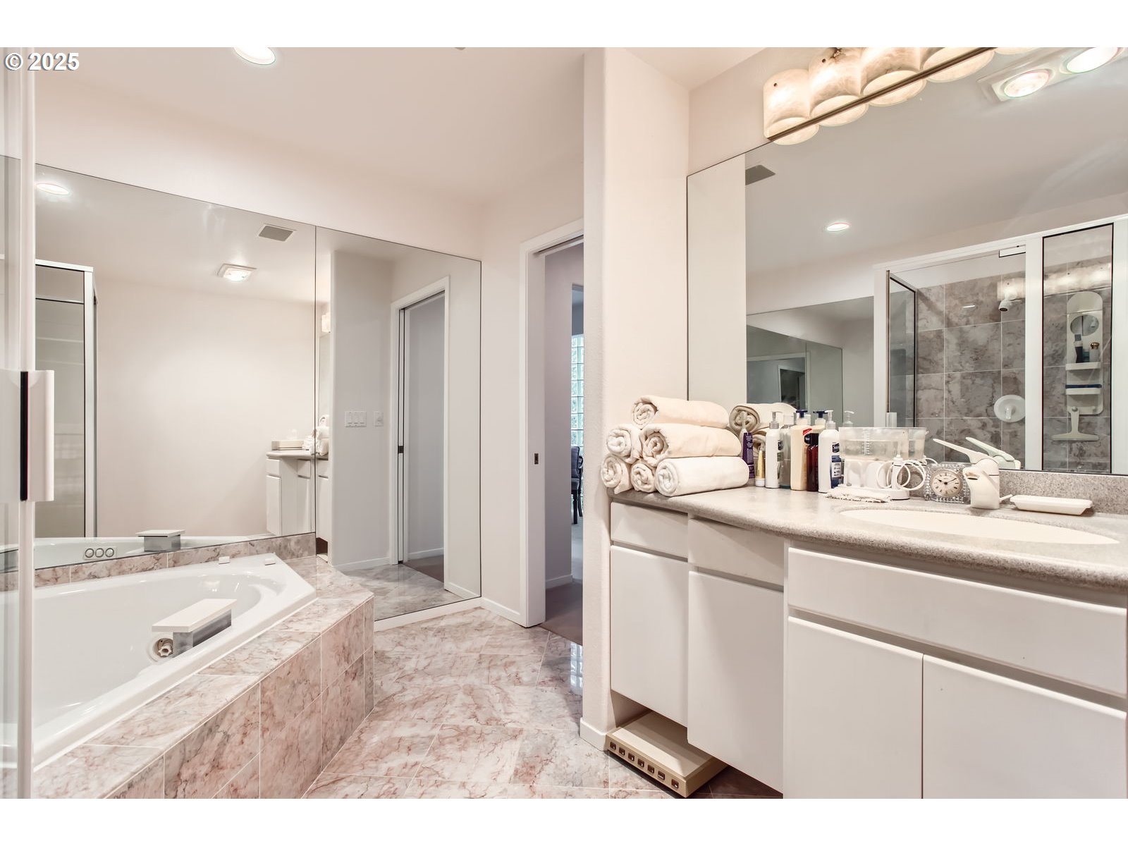 Portland, Oregon, 97229, United States, 3 Bedrooms Bedrooms, ,4 BathroomsBathrooms,Residential,For Sale,1982517