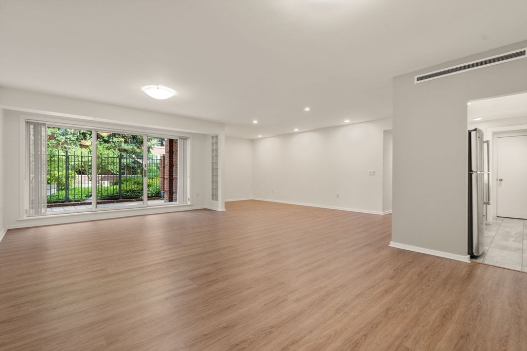 Cambridge, Massachusetts, 02138, United States, 1 Bedroom Bedrooms, ,1 BathroomBathrooms,Residential,For Sale,1883124