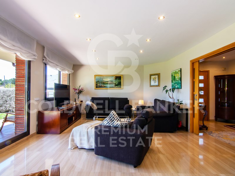 Cerdanyola del Vallès, Catalonia, ES, 5 Bedrooms Bedrooms, ,3 BathroomsBathrooms,Residential,For Sale,1610457