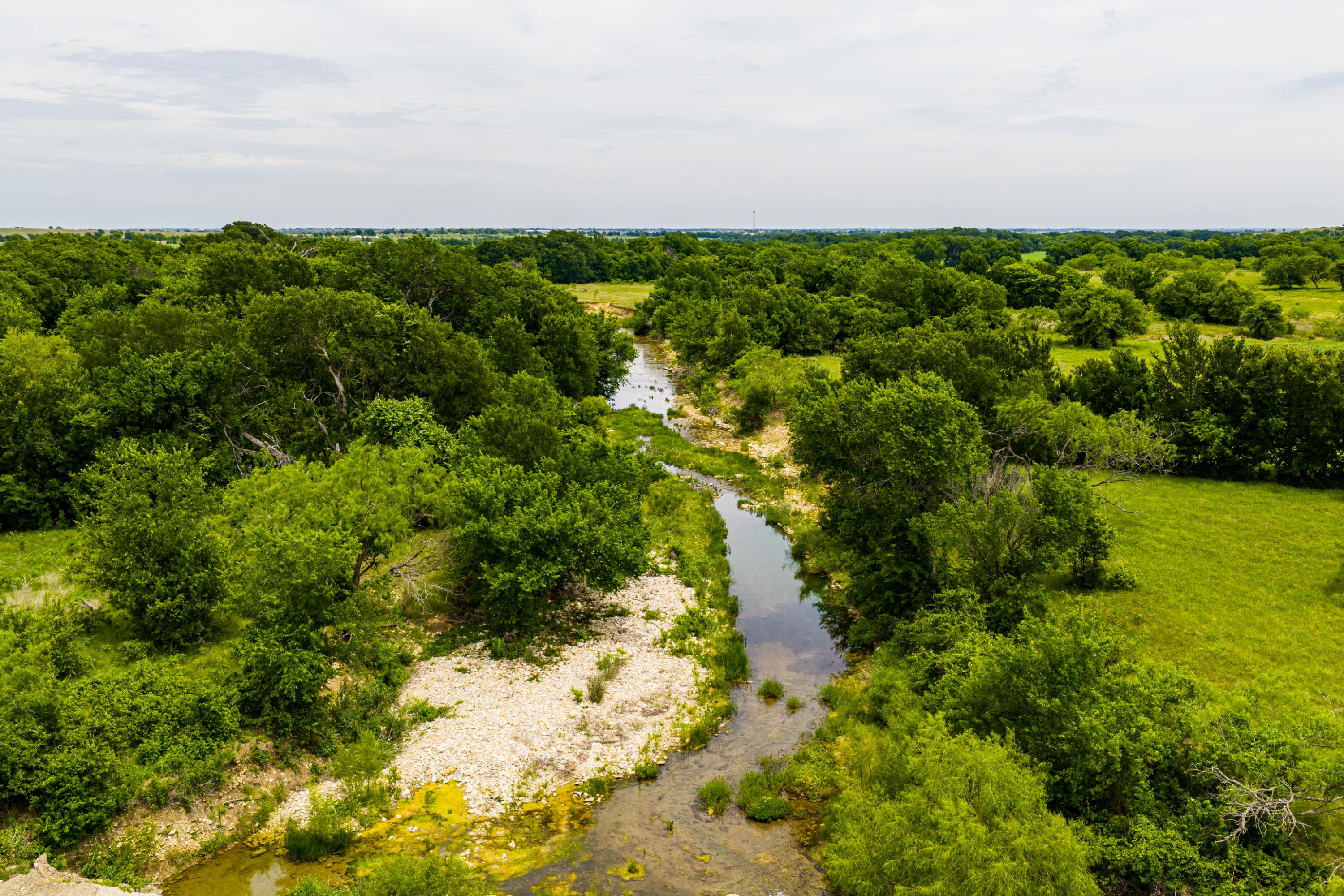  667 Acre Development Property With Two Miles Of Highway Frontage - 物件實景