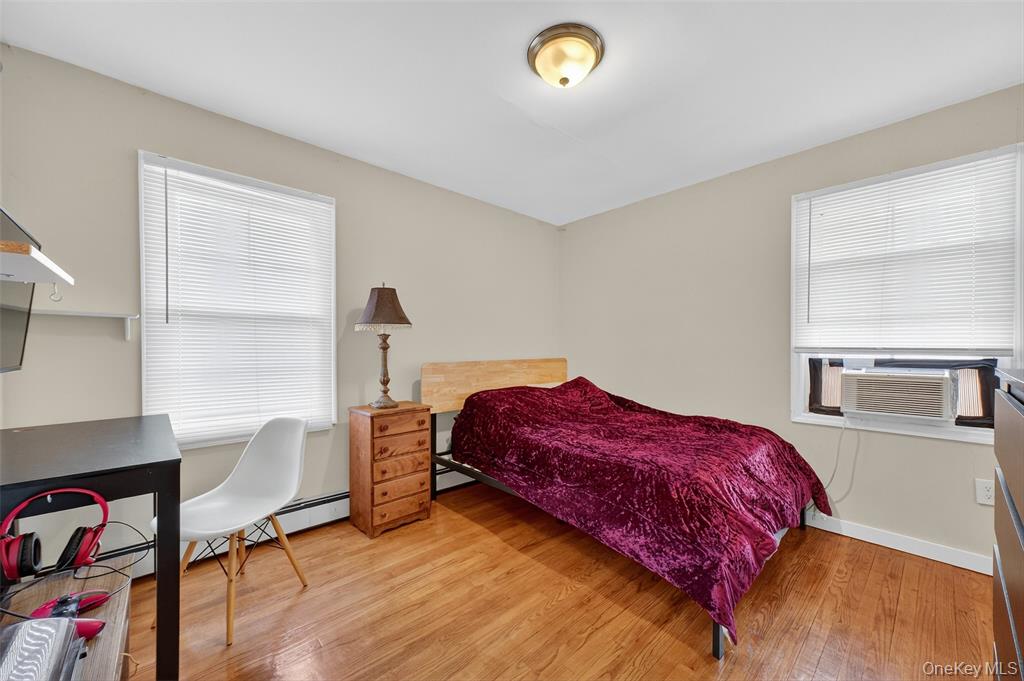 New Windsor, New York, 12553, United States, 4 Bedrooms Bedrooms, ,2 BathroomsBathrooms,Residential,For Sale,1977430