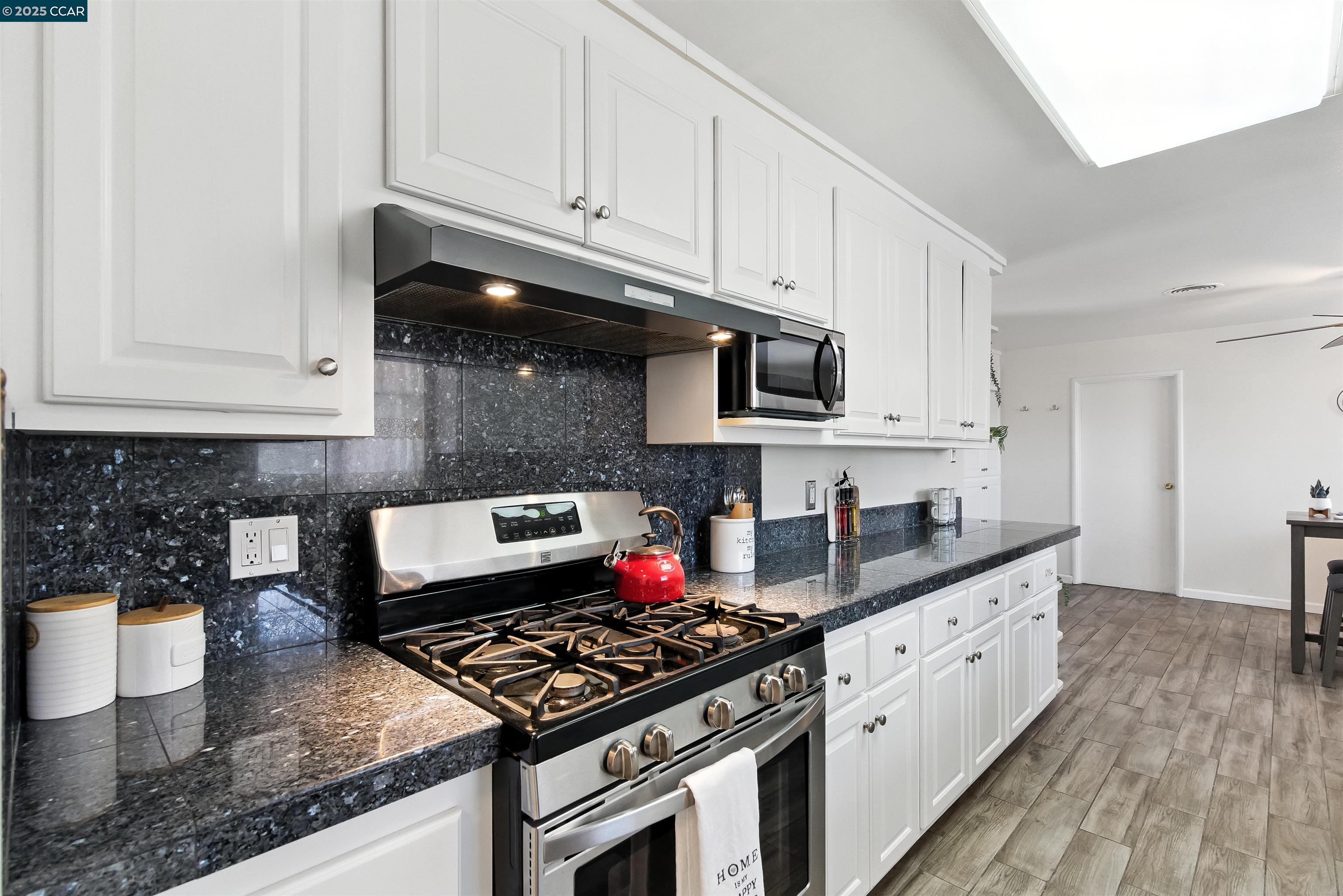 Vallejo, California, 94589, United States, 3 Bedrooms Bedrooms, ,2 BathroomsBathrooms,Residential,For Sale,1917421