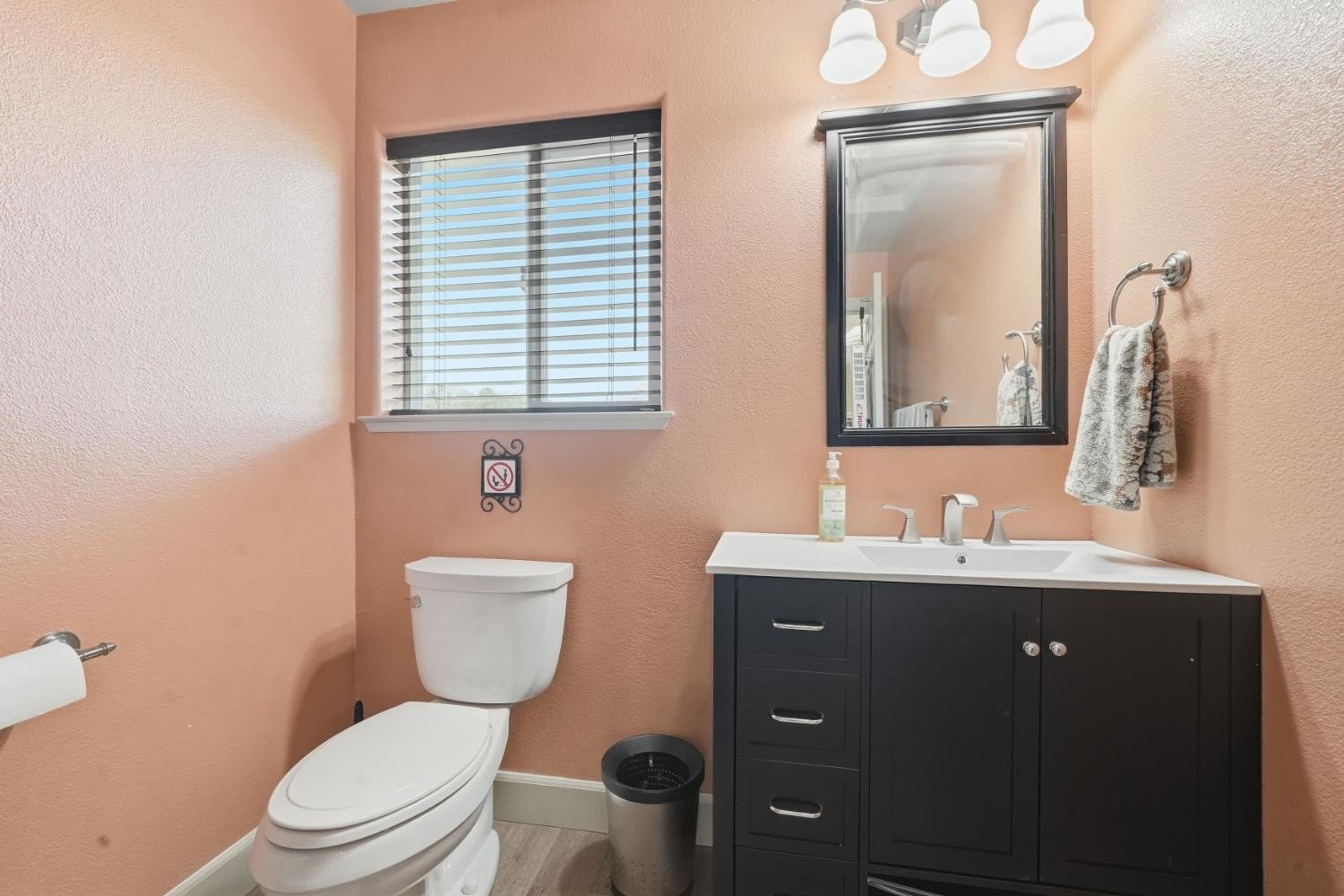 Valley Springs, California, 95252, United States, 3 Bedrooms Bedrooms, ,2 BathroomsBathrooms,Residential,For Sale,1981234