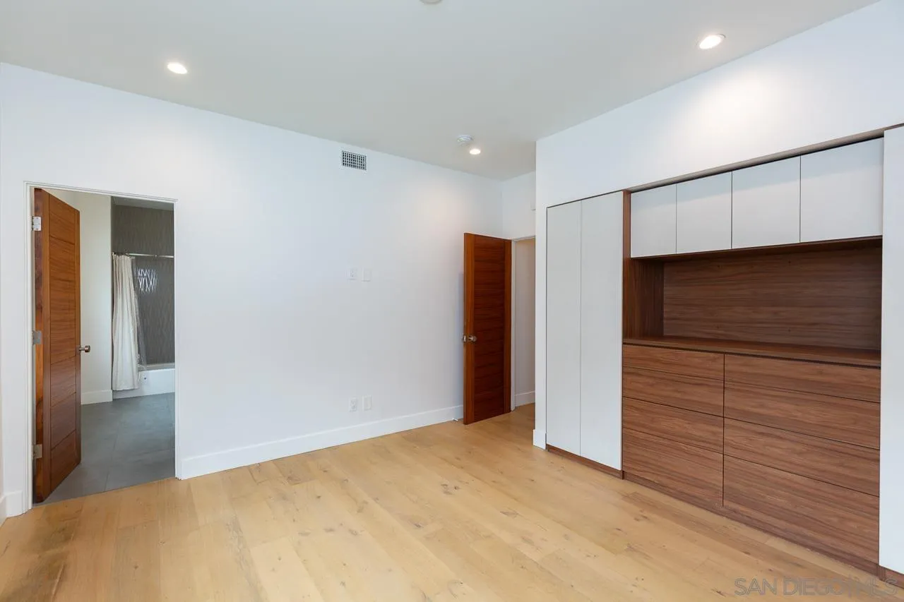 La Jolla, California, 92037, United States, 4 Bedrooms Bedrooms, ,3 BathroomsBathrooms,Residential,For Sale,1992074