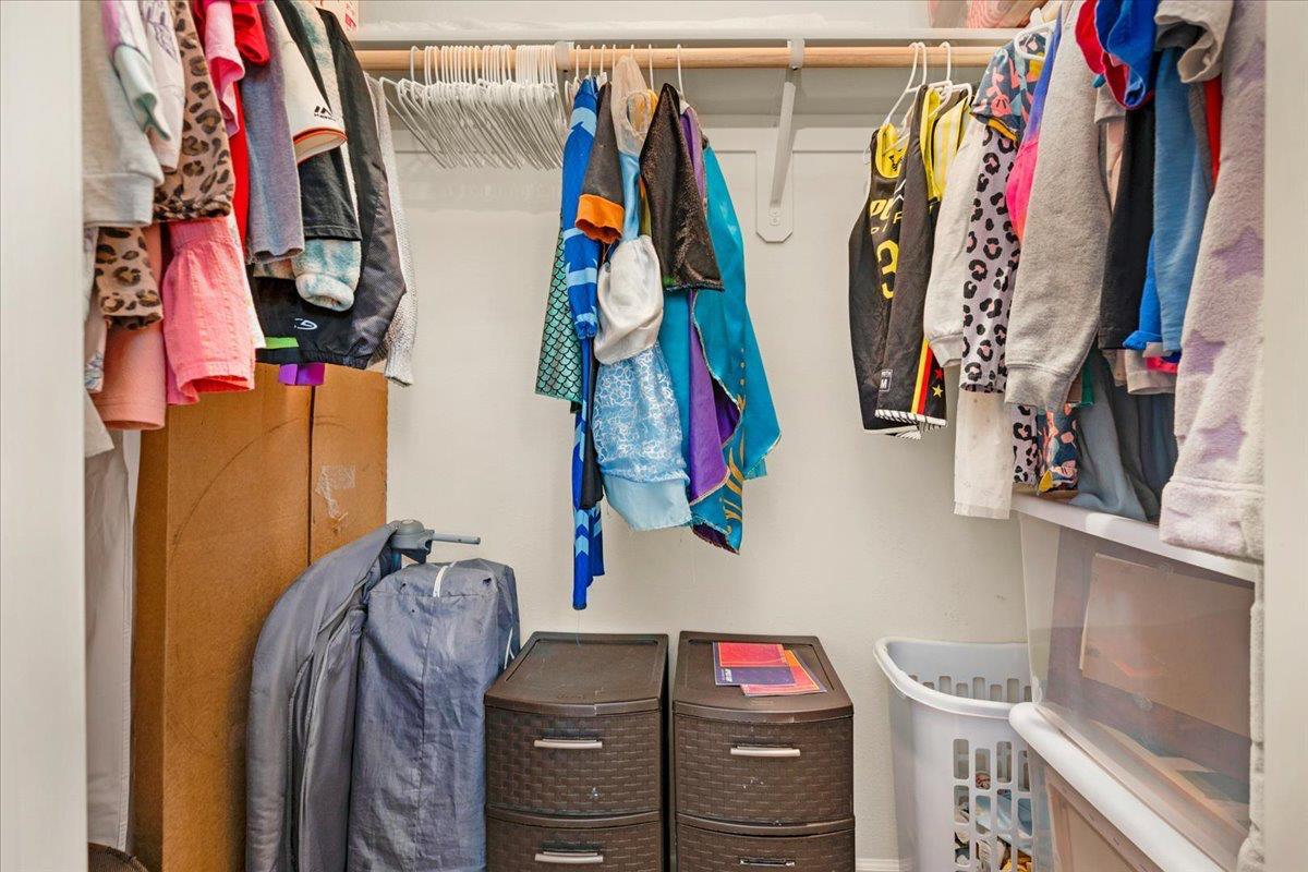 Fresno, California, 93722, United States, 5 Bedrooms Bedrooms, ,3 BathroomsBathrooms,Residential,For Sale,1982186