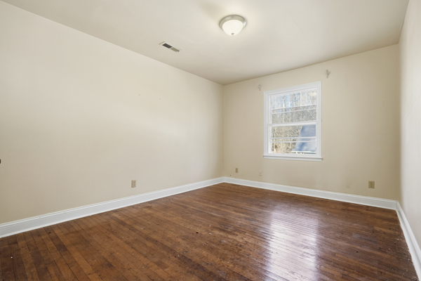 Middlesboro, Kentucky, 40965, United States, 3 Bedrooms Bedrooms, ,2 BathroomsBathrooms,Residential,For Sale,2012565