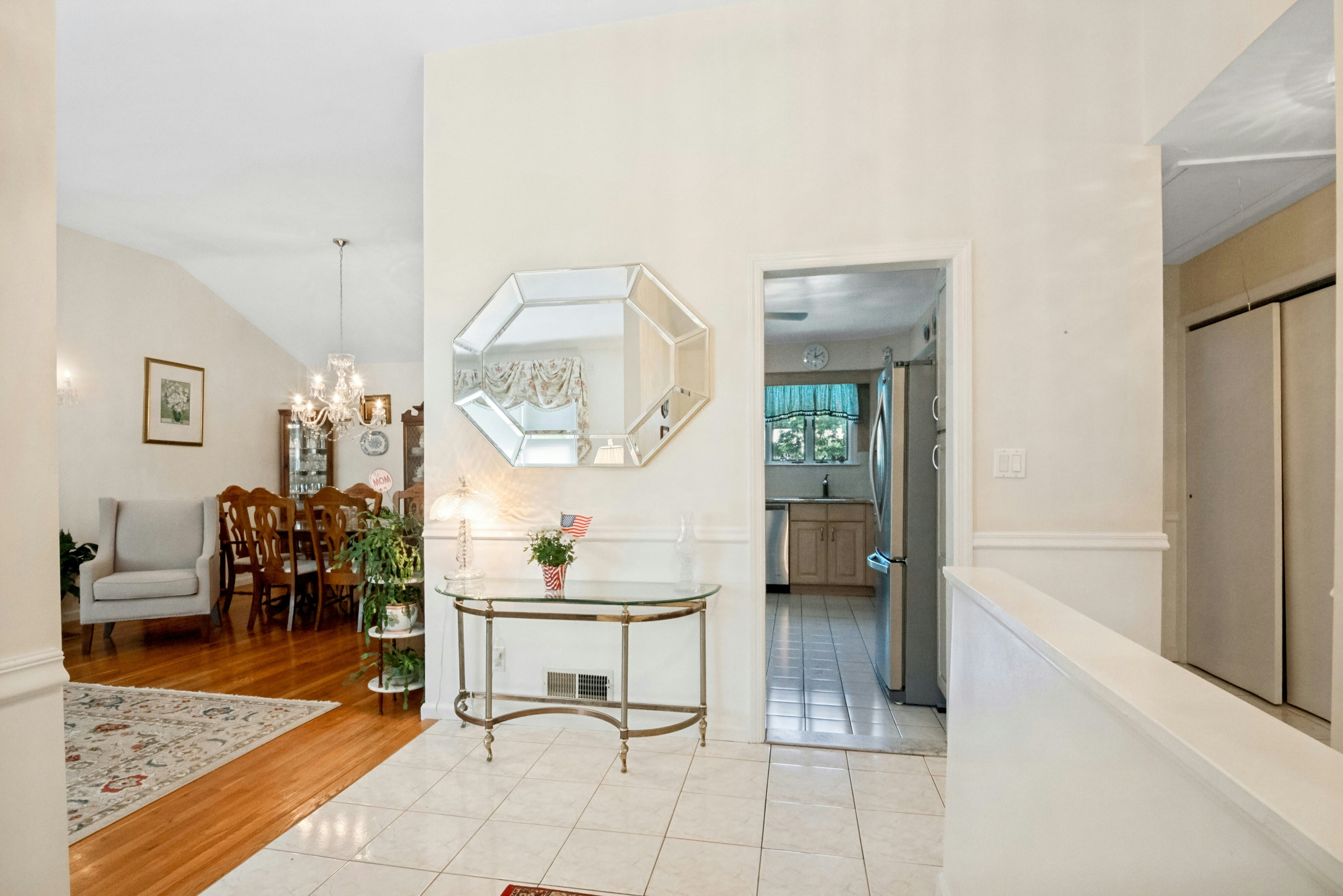  Charming three-bedroom, two bath ranch feels like home the moment you walk in - 物件實景
