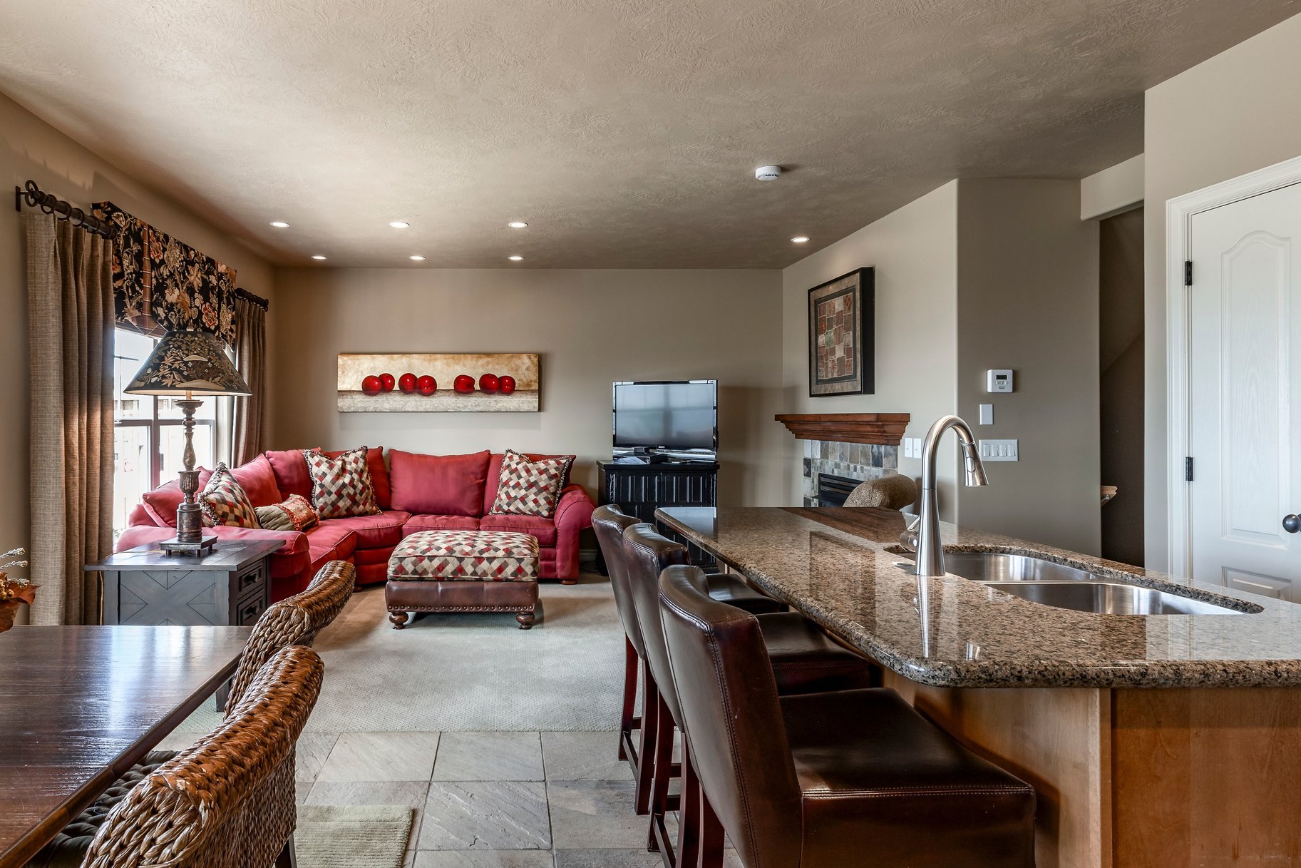  Suncrest Townhouse with Impeccable Valley Views - 物件實景