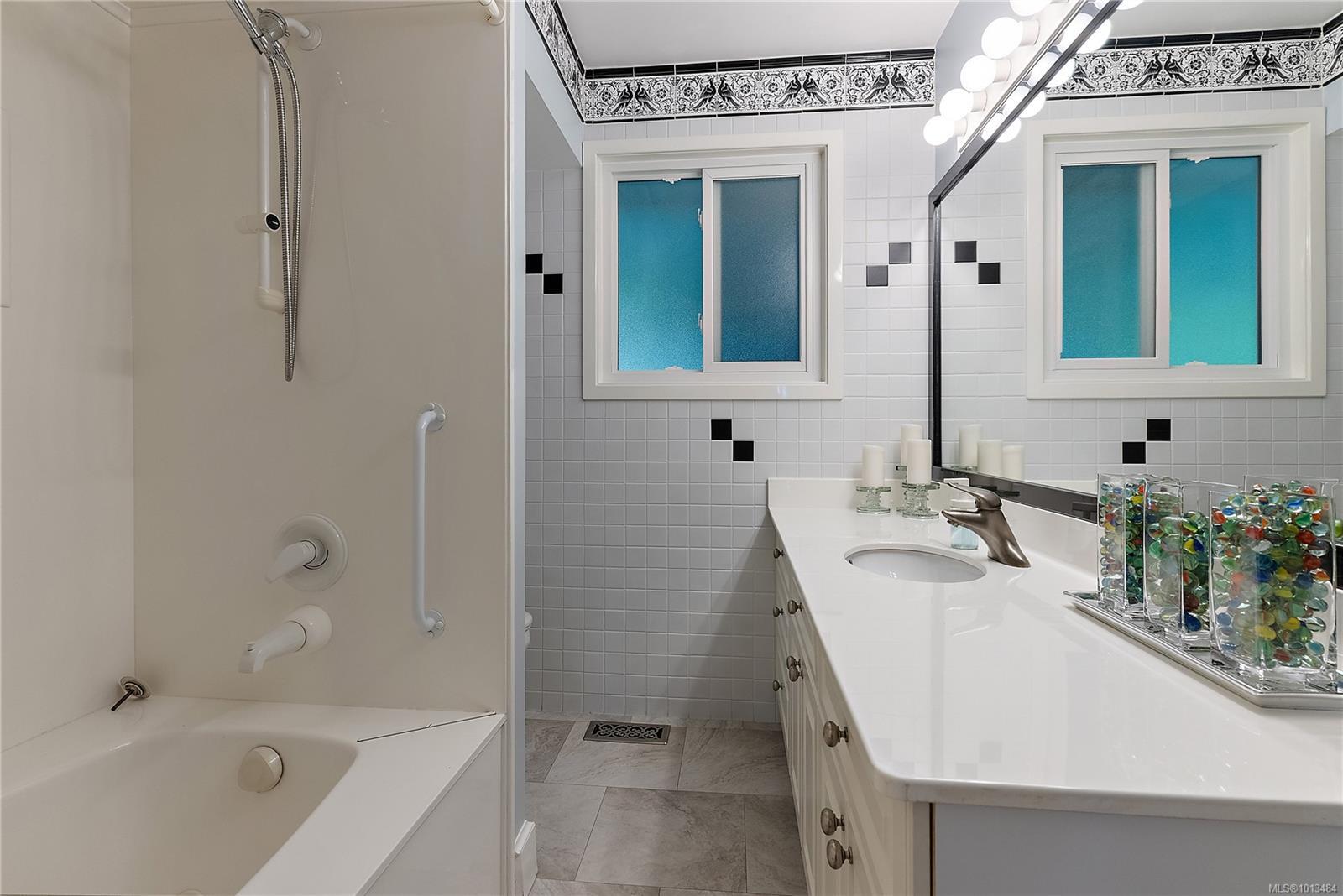 NORTH SAANICH, British Columbia, V8L 5J4, CA, 5 Bedrooms Bedrooms, ,Residential,For Sale,1950110