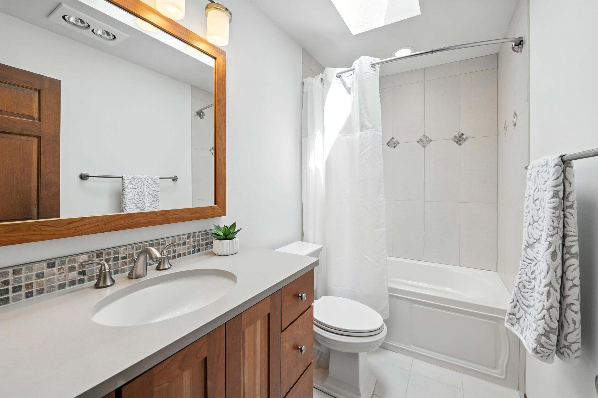 Delafield, Wisconsin, 53029, United States, 2 Bedrooms Bedrooms, ,4 BathroomsBathrooms,Residential,For Sale,1917122