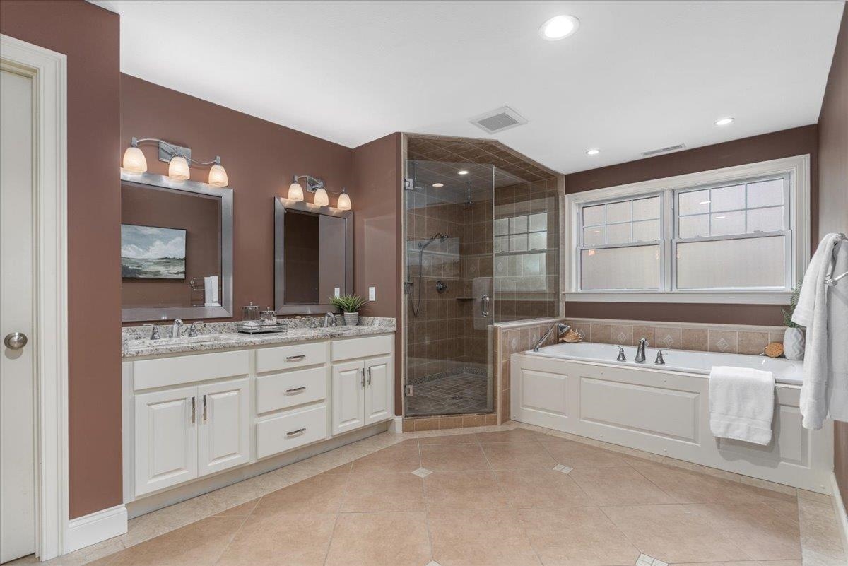 Bedford, New Hampshire, 03110, United States, 4 Bedrooms Bedrooms, ,5 BathroomsBathrooms,Residential,For Sale,1865787