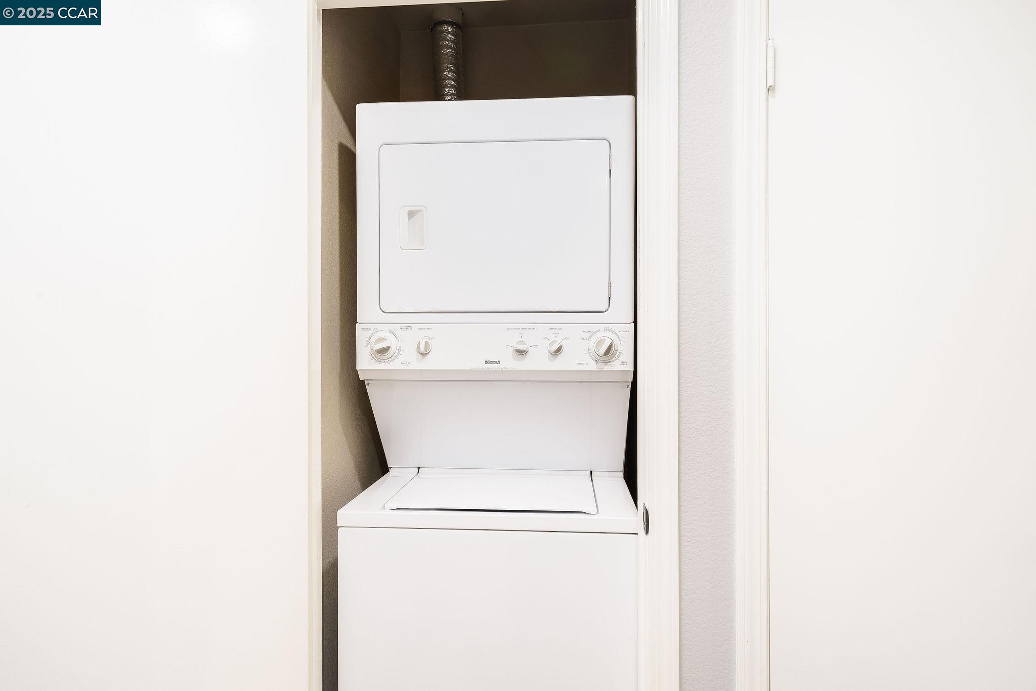 Walnut Creek, California, 94595, United States, 2 Bedrooms Bedrooms, ,1 BathroomBathrooms,Residential,For Sale,1987718