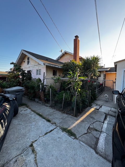 Inglewood, California, 90304, United States, 7 Bedrooms Bedrooms, ,Residential,For Sale,1923768