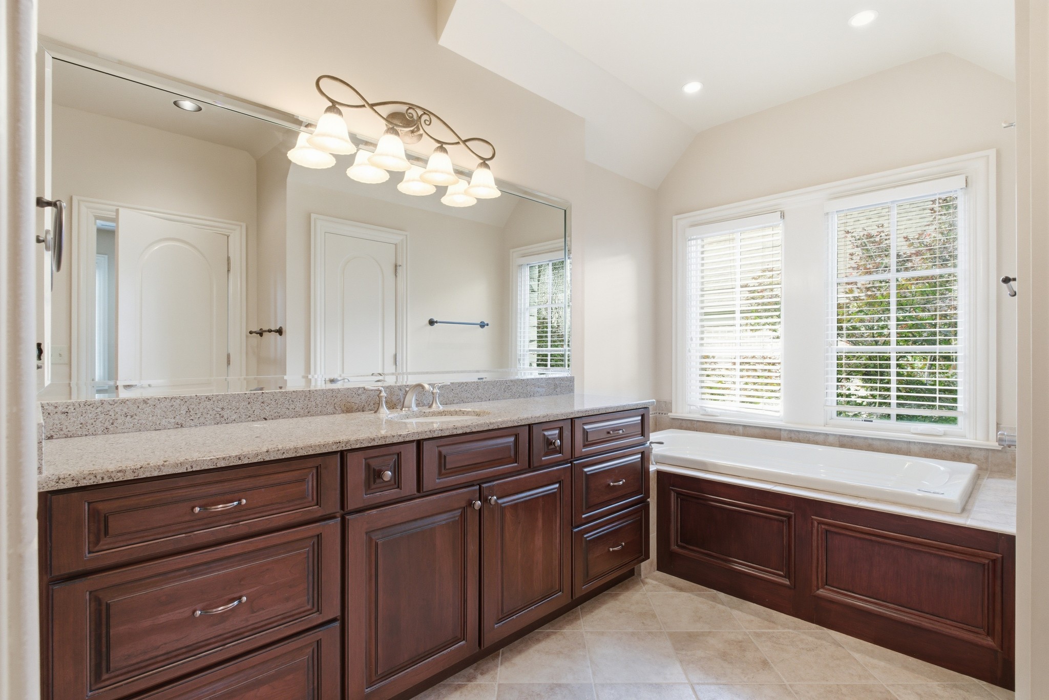  4022 Sneed Rd, Nashville, TN, 37215 - 物件實景