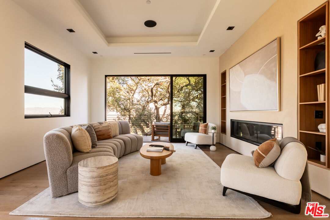 Beverly Hills, California, 90210, United States, 6 Bedrooms Bedrooms, ,6 BathroomsBathrooms,Residential,For Sale,1692711