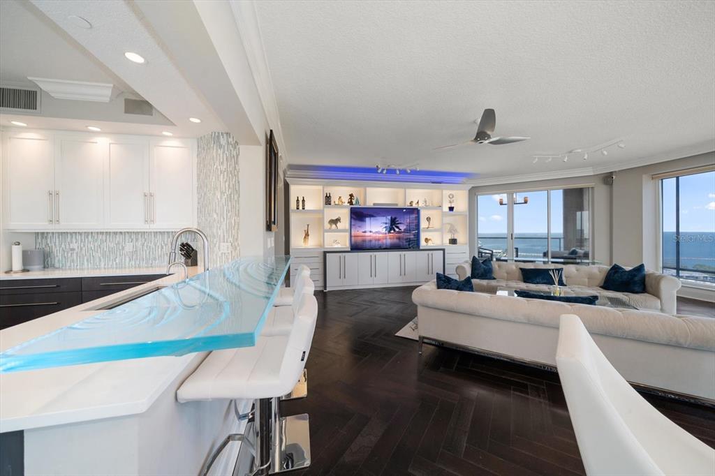 100 Beach Drive NE Unit 1900, St Petersburg, Florida, 33701, United States, 4 Bedrooms Bedrooms, ,6 BathroomsBathrooms,Residential,For Sale,100 Beach Drive NE Unit 1900,1618672