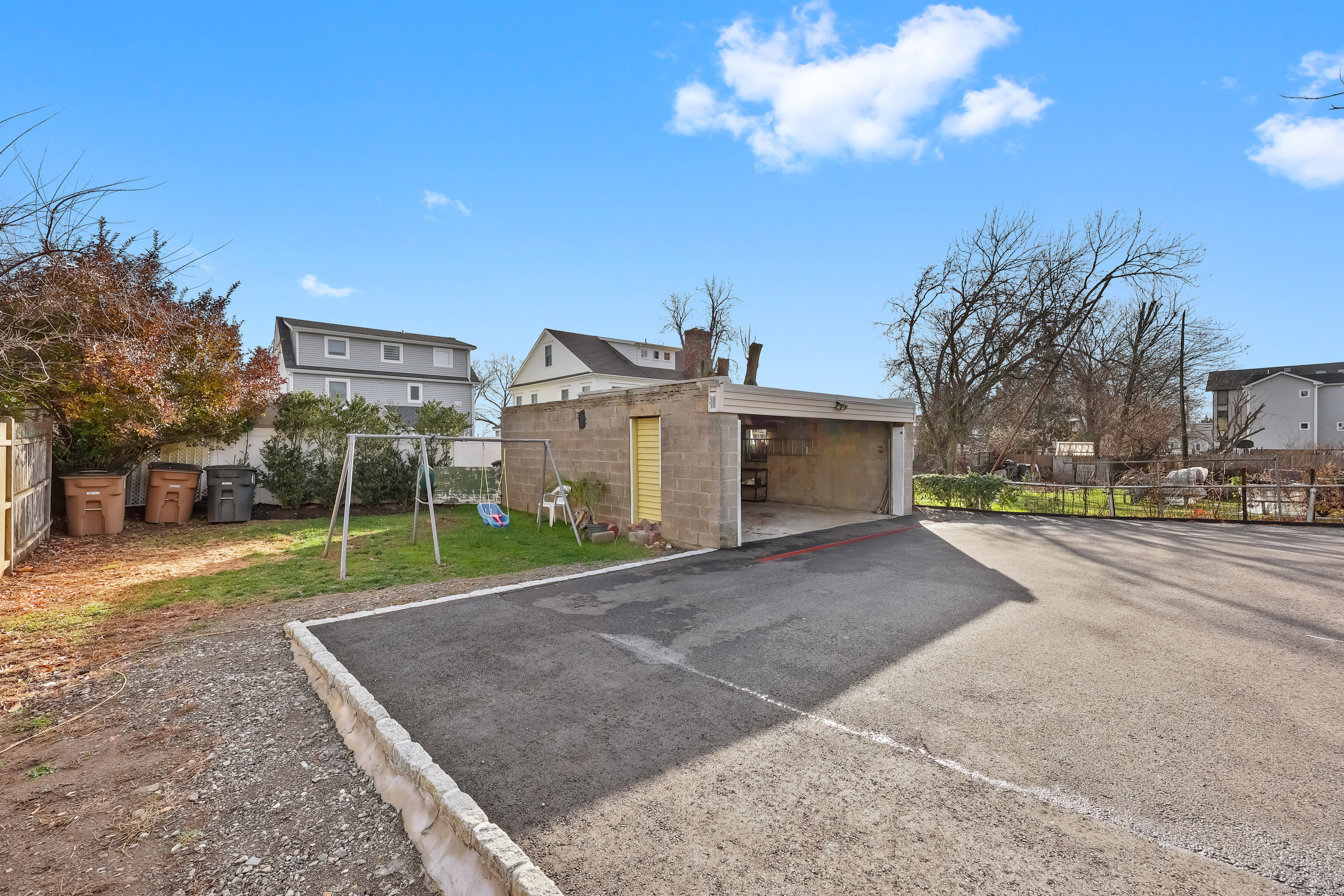 Stamford, Connecticut, 06902, United States, 6 Bedrooms Bedrooms, ,2 BathroomsBathrooms,Residential,For Sale,2003004