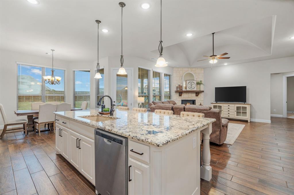 Waxahachie, Texas, 75165, United States, 4 Bedrooms Bedrooms, ,3 BathroomsBathrooms,Residential,For Sale,1981822