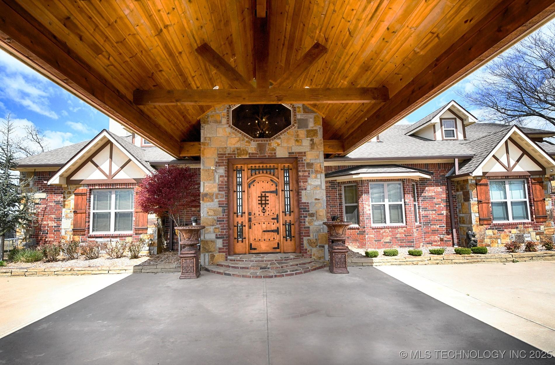 Sallisaw, Oklahoma, 74955, United States, 3 Bedrooms Bedrooms, ,3 BathroomsBathrooms,Residential,For Sale,2009698