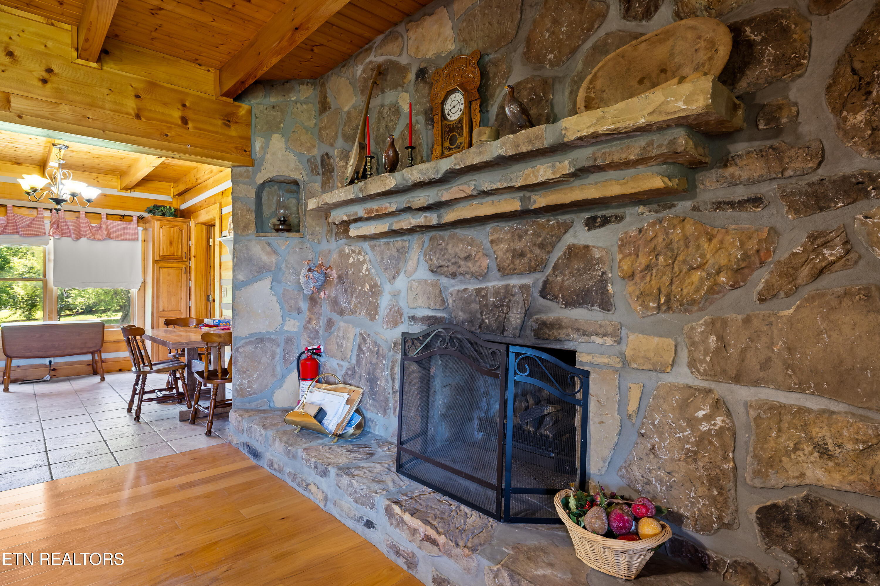 Vonore, Tennessee, 37885, United States, 3 Bedrooms Bedrooms, ,4 BathroomsBathrooms,Residential,For Sale,2048933