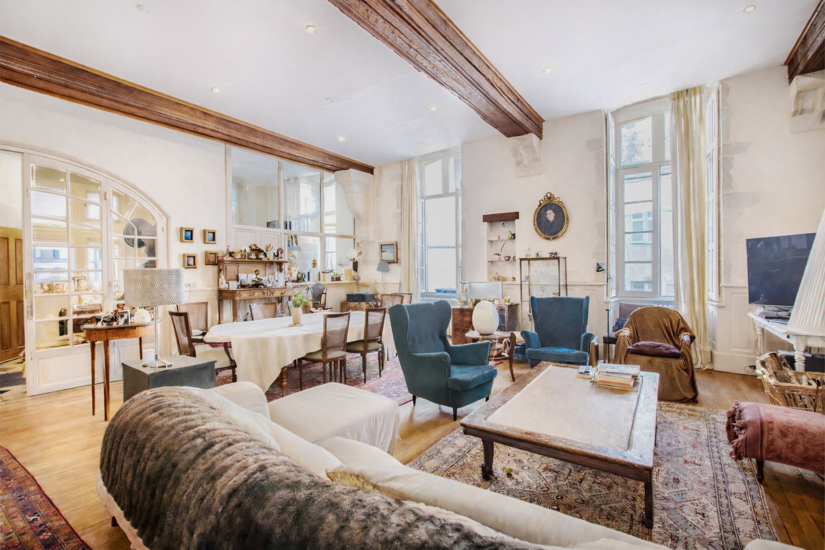  Beaune. Magnificent historic apartment overlooking an inner courtyard. - 物件實景