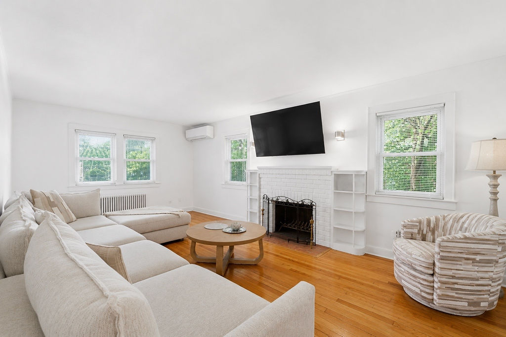 East Rockaway, New York, 11518, United States, 4 Bedrooms Bedrooms, ,2 BathroomsBathrooms,Residential,For Sale,2048552