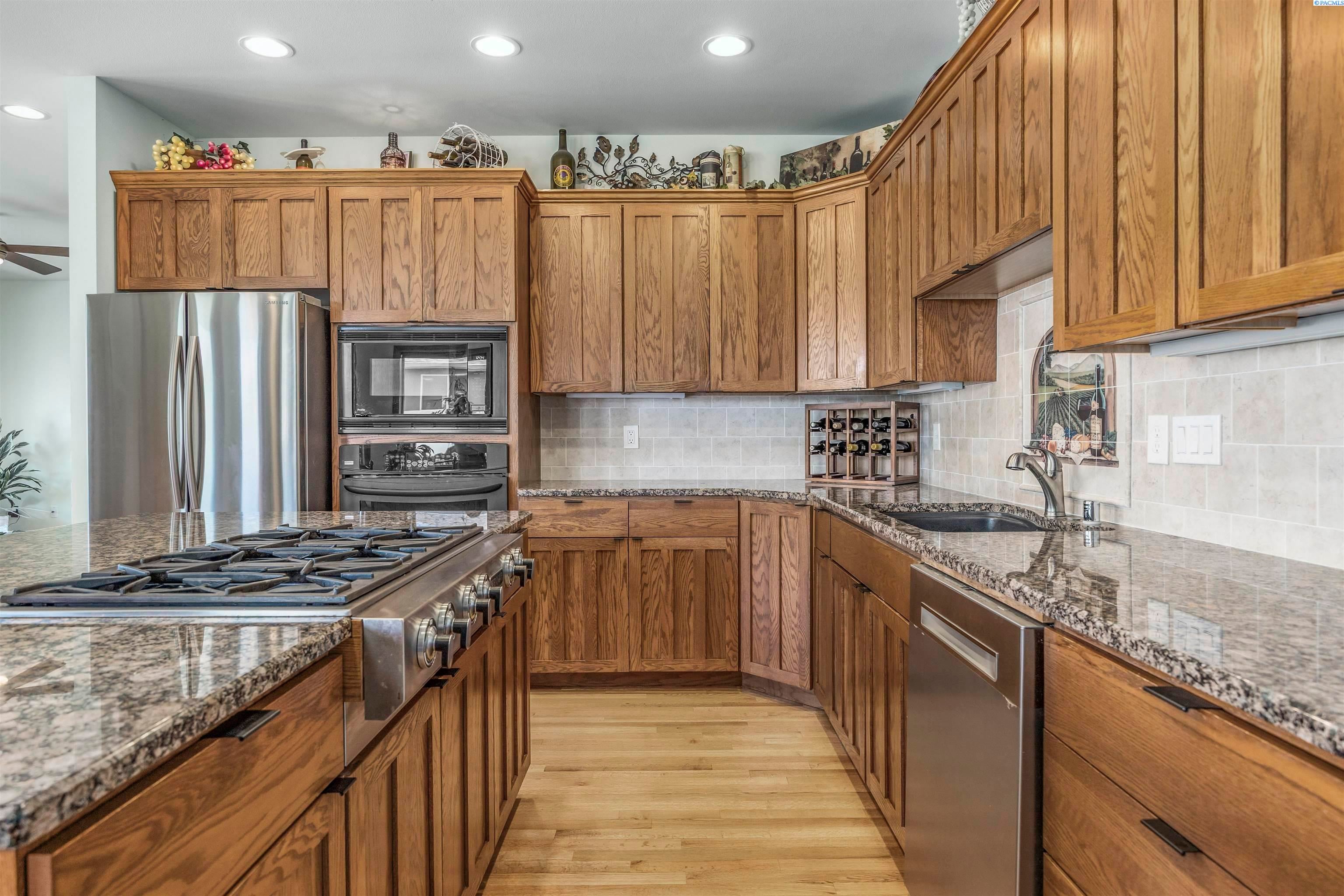 Richland, Washington, 99354, United States, 4 Bedrooms Bedrooms, ,3 BathroomsBathrooms,Residential,For Sale,1980969