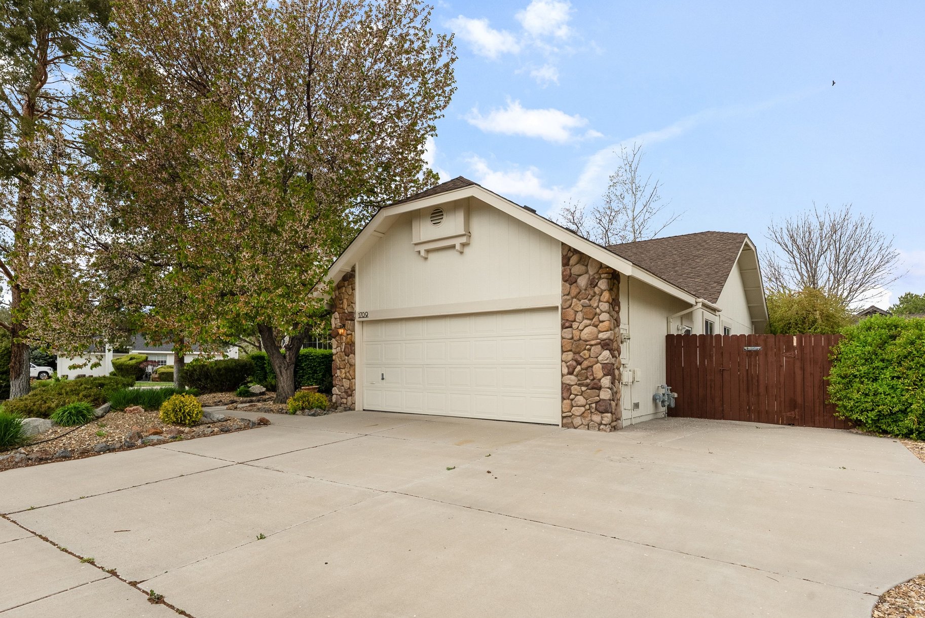  Windhaven Home with Designer Kitchen and Extensive Upgrades - 物件實景