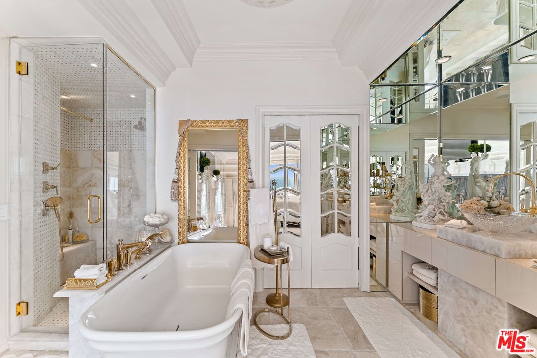 Malibu, California, 90265, United States, 3 Bedrooms Bedrooms, ,3 BathroomsBathrooms,Residential,For Sale,1989426