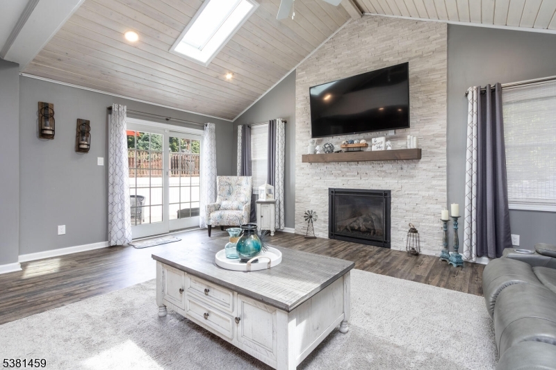 Roxbury Twp., New Jersey, 07876, United States, 4 Bedrooms Bedrooms, ,3 BathroomsBathrooms,Residential,For Sale,1934479