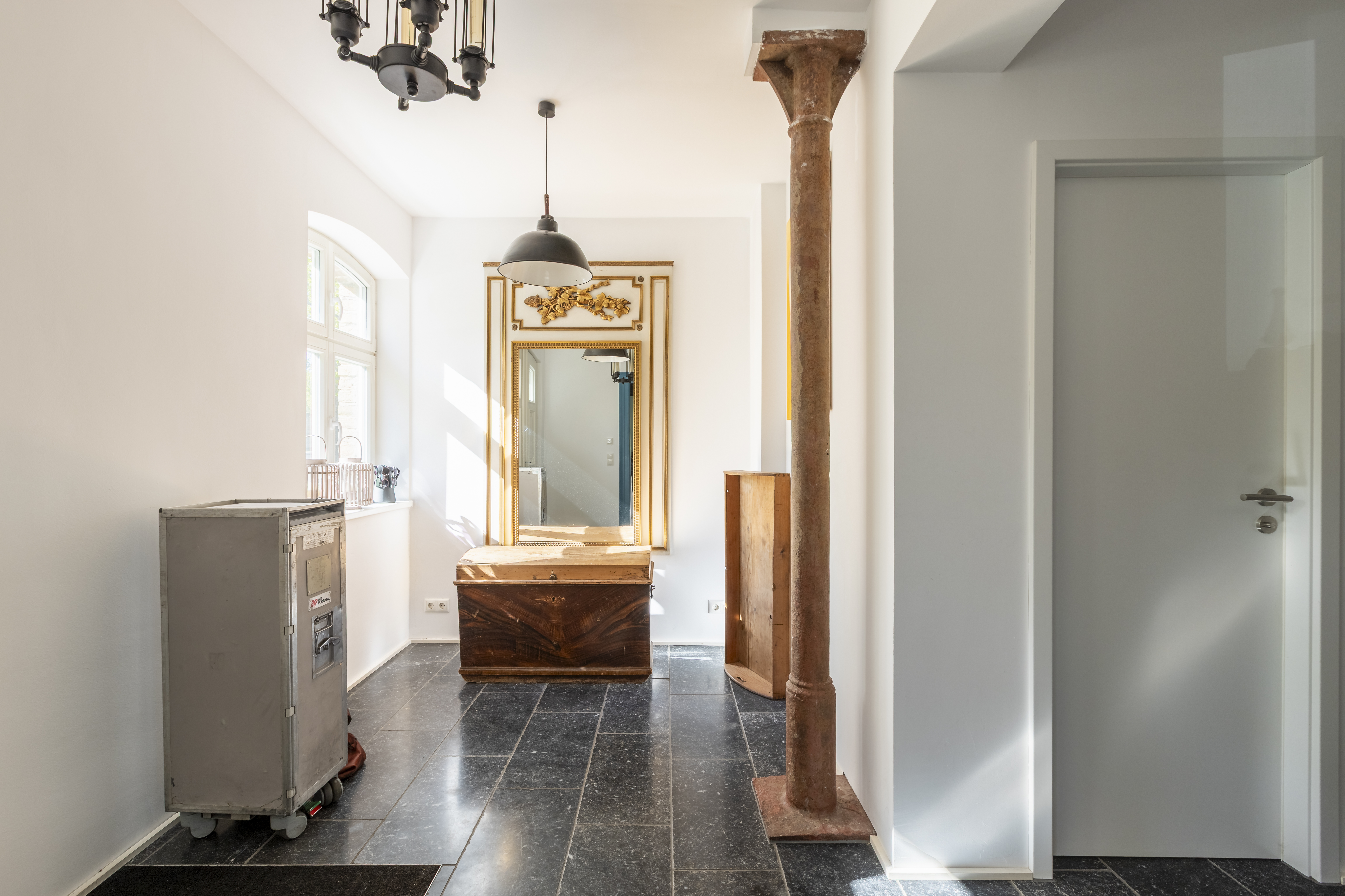  Historical School Reimagined – Exceptional Living with Architectural Depth - 物件實景